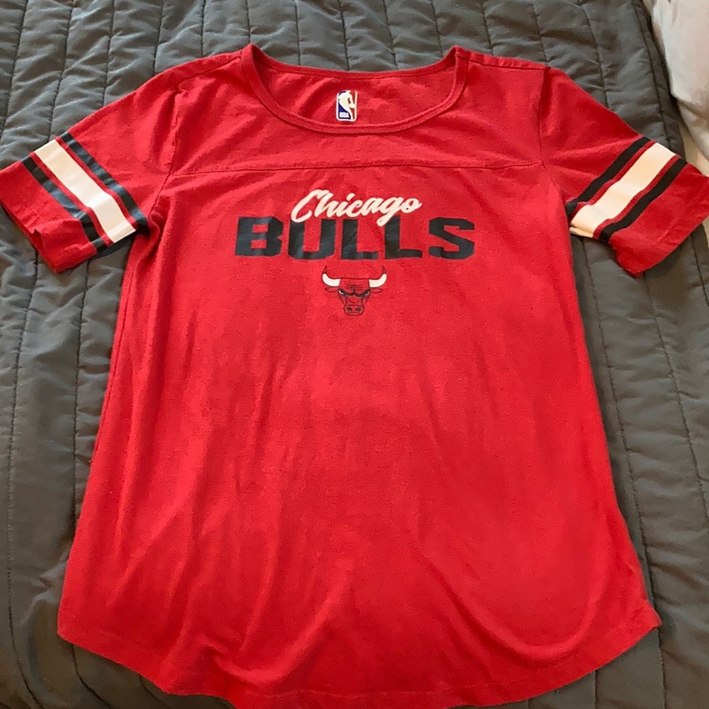 NBA women’s xsmall Chicago bulls tee shirt